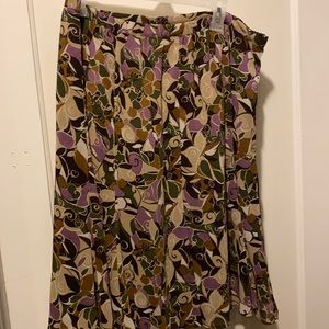 George vintage skirt with stretchy waistband.